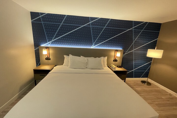 Room 26 of 34