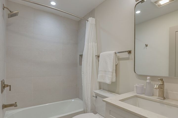 Silverthorne Townhome w / Hot Tub: Walk to Town!