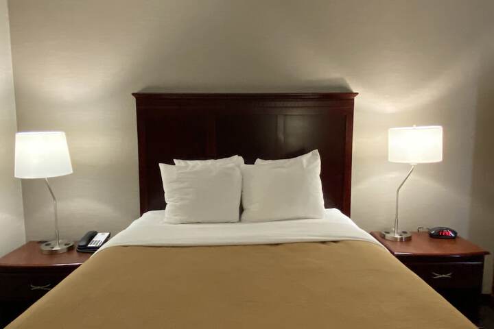 Room 32 of 82