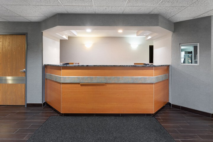 Americas Best Value Inn & Suites Racine