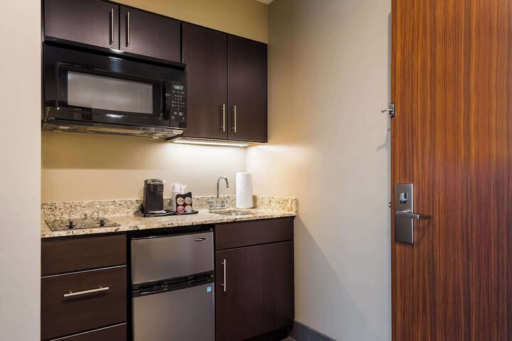 Best Western Plus Landmark Hotel
