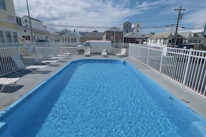 Pool 10 of 41