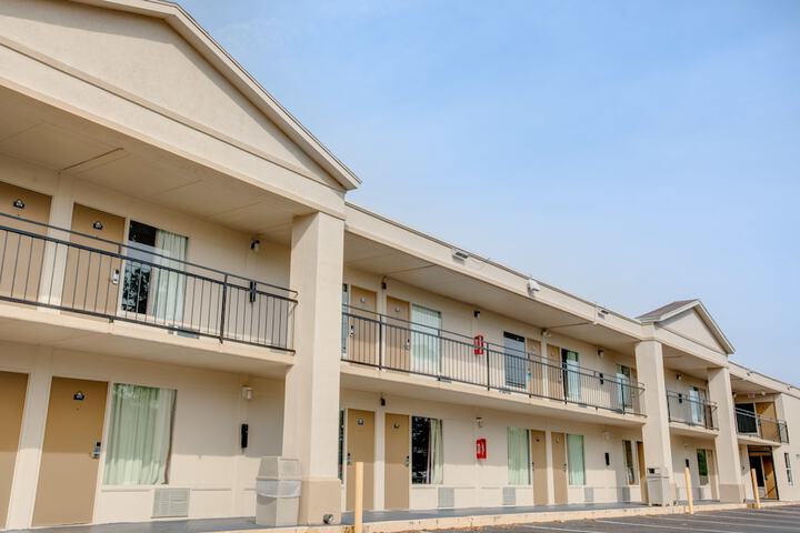 Hotel 4 of 51