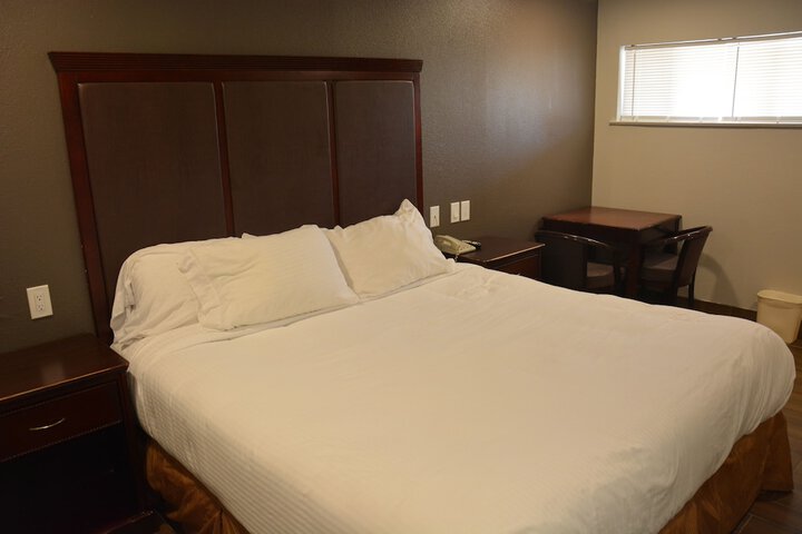 Room 7 of 12