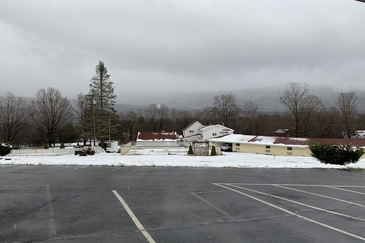 Four Winds Country Motel