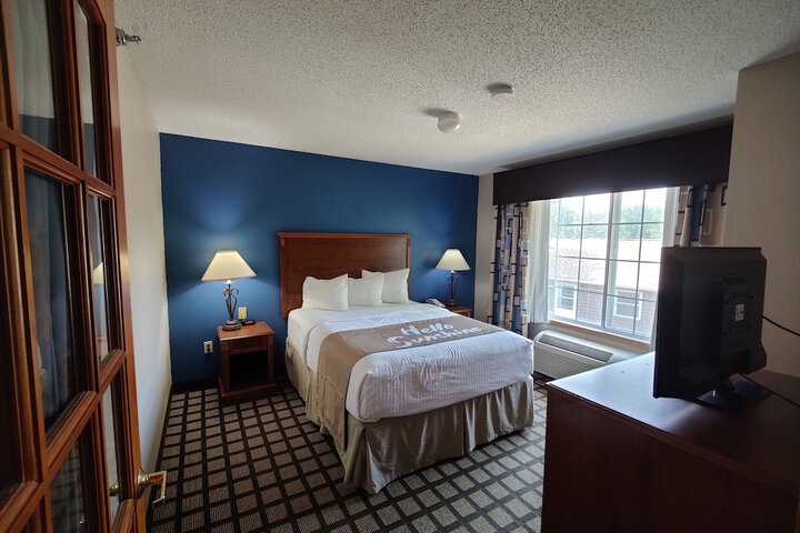 Baymont by Wyndham Albany MN