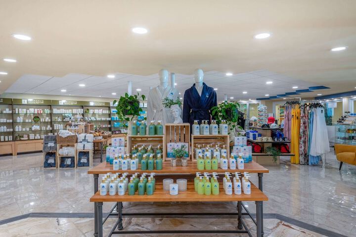 Gift Shop 106 of 109