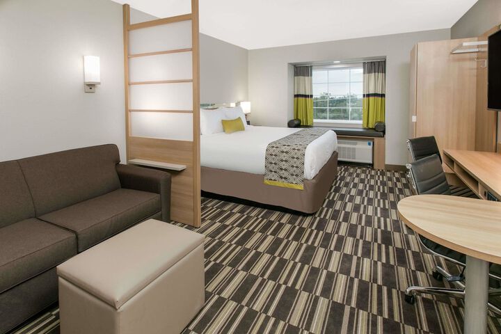 Room 21 of 37