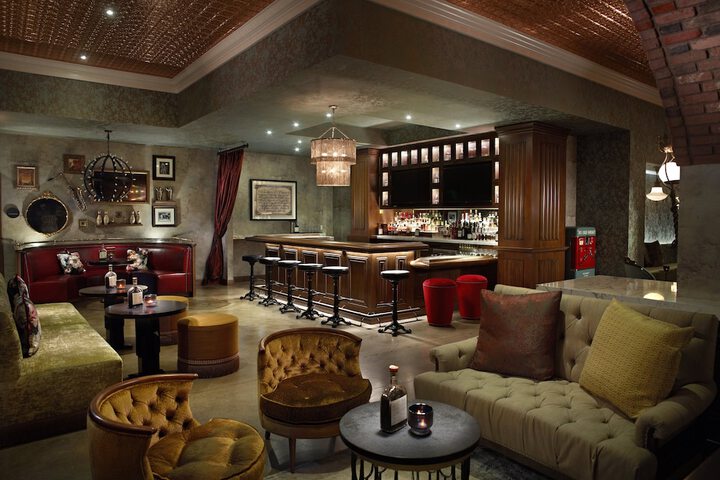 Lounge 111 of 133
