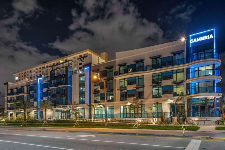 Hotel 2 of 64