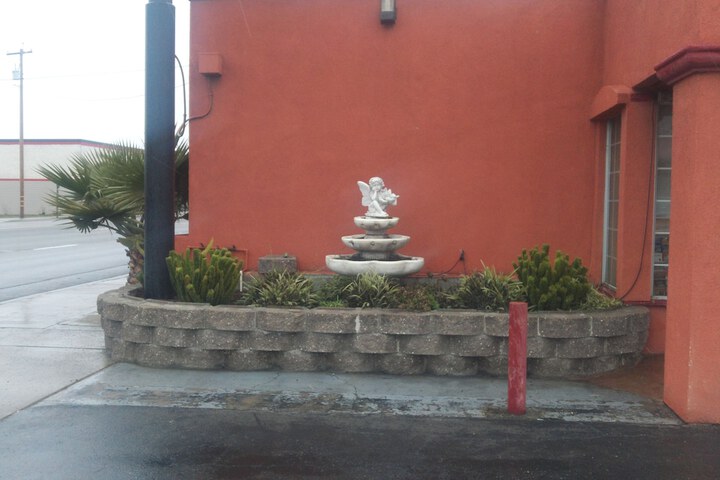 Hotel Exterior 23 of 25