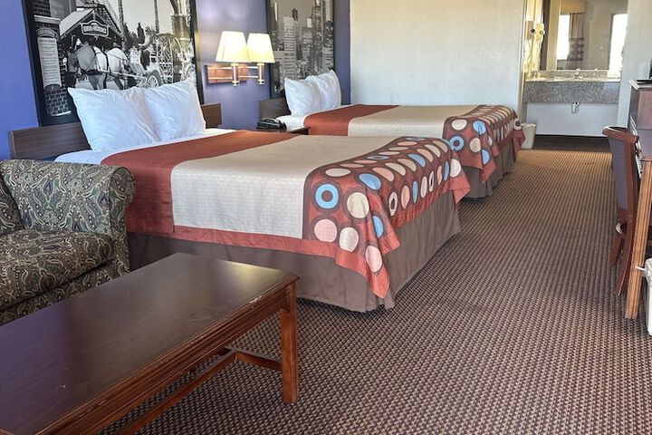 Room 4 of 13