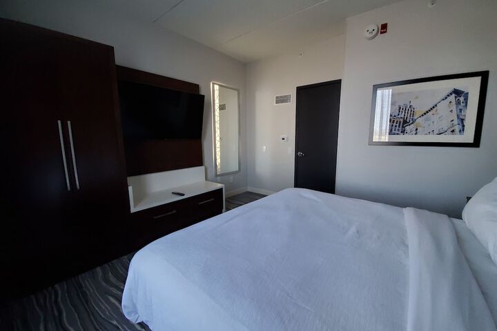 Room 33 of 90