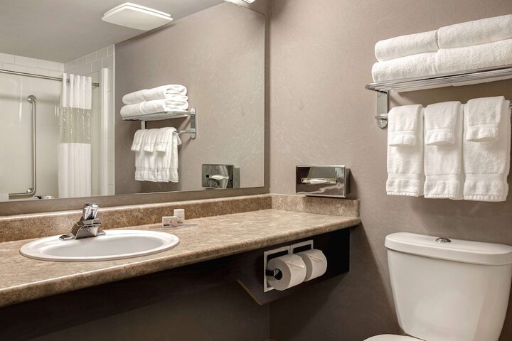 Days Inn by Wyndham Medicine Hat
