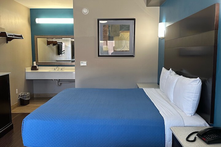 Room 5 of 7