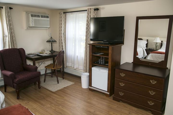 Room 51 of 183