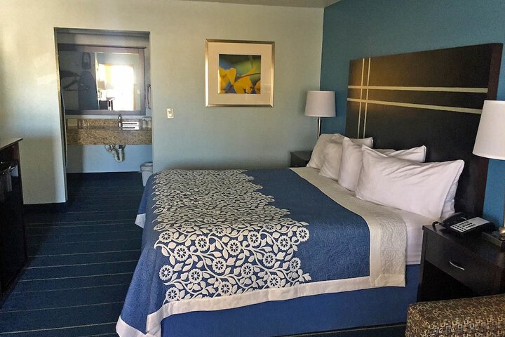 Room 8 of 18