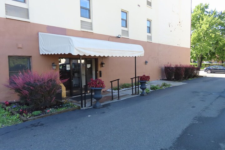 Hotel 5 of 76