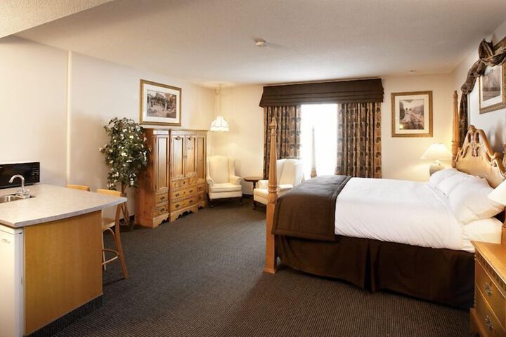 Petawawa River Inn and Suites