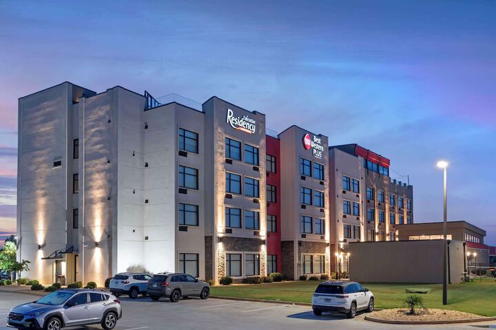 Best Western Plus Executive Residency Rigbys Water World Hotel
