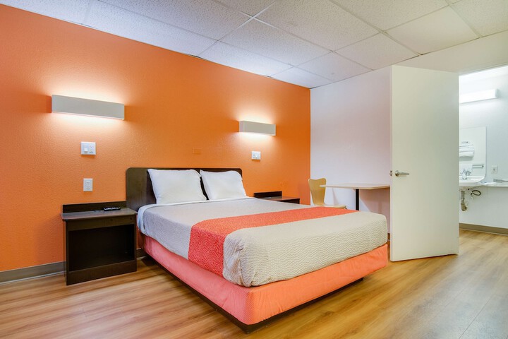 Room 21 of 36