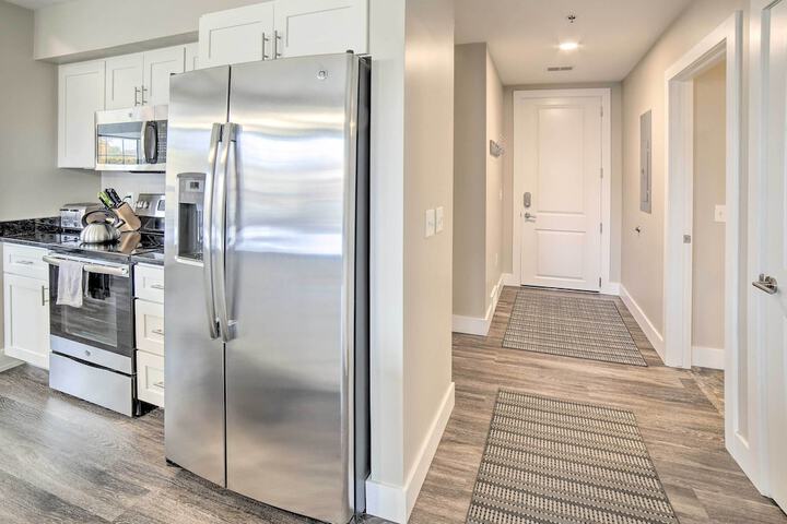 Luxe Manistee Condo w / Balcony & River Views!