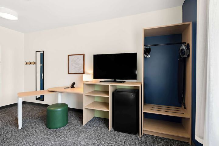 Room 18 of 43