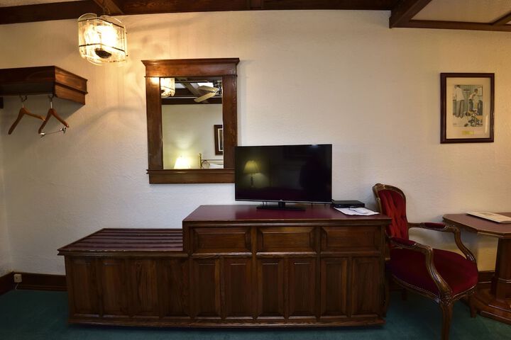 Room 25 of 34