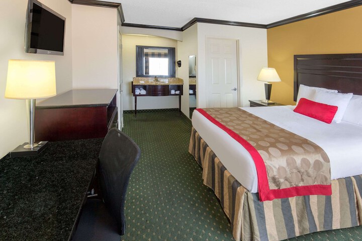 Room 32 of 39