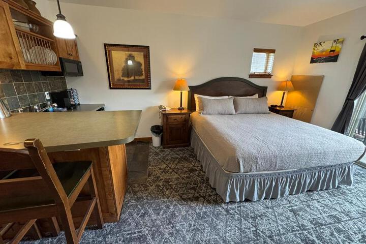 Morning Star Lodge - Hosted by Linda
