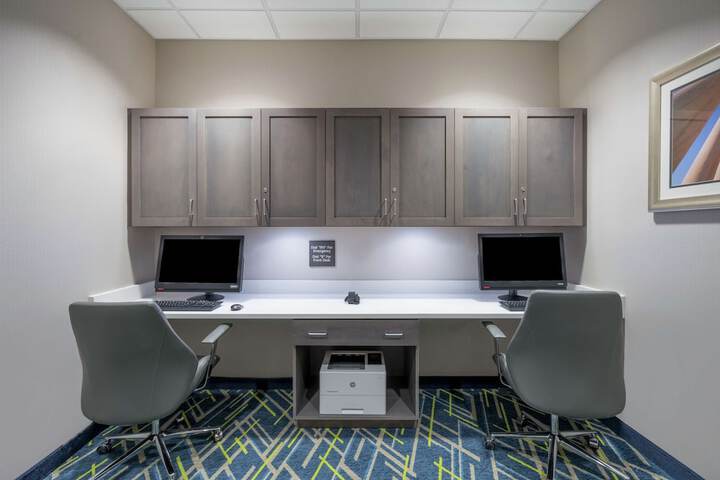 Business Center 32 of 32