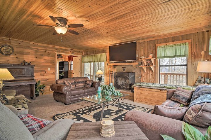 Douglas Lake Cabin w / Mountain-view Deck & Grill