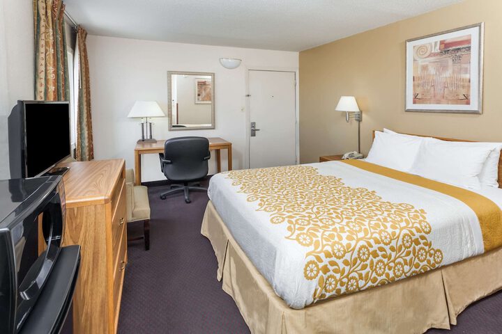 Room 6 of 33
