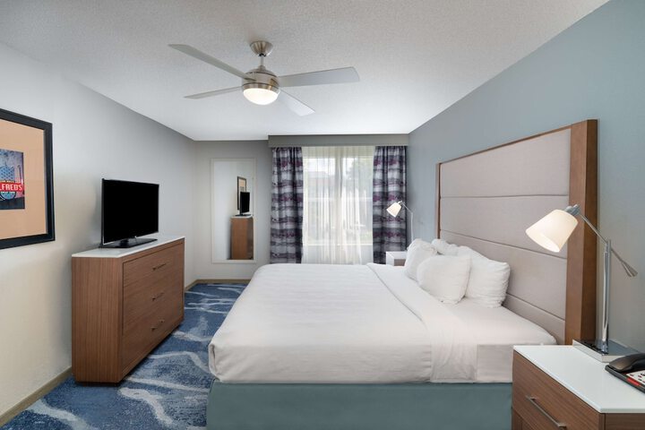 Room 32 of 51