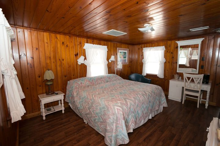 Room 34 of 199