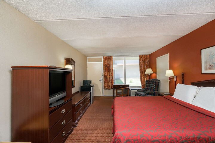 Room 7 of 14