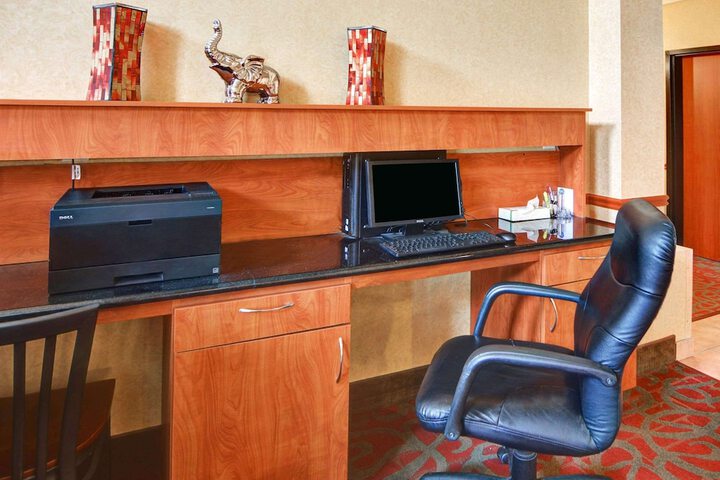Business Center 44 of 45