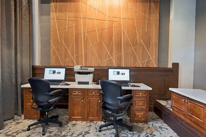 Business Center 96 of 101