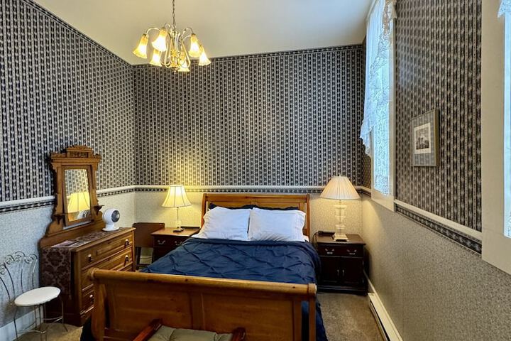 Room 10 of 24