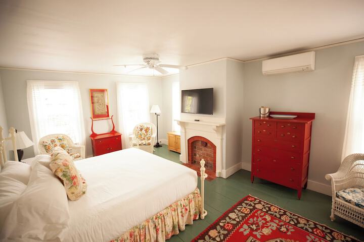 Room 27 of 40
