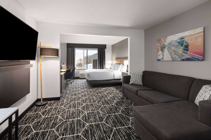 La Quinta Inn & Suites by Wyndham Meridian