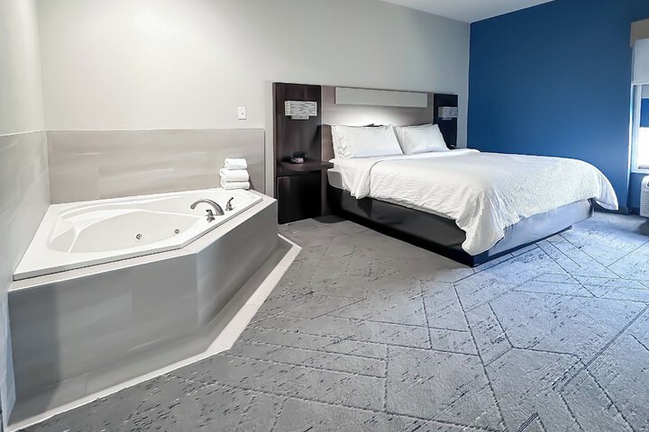Holiday Inn Express Hotel & Suites New Philadelphia by IHG