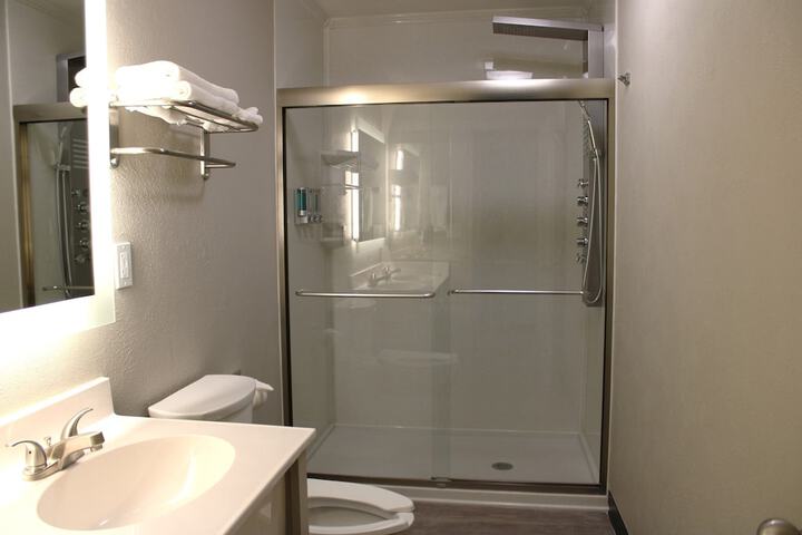 Boarders Inn & Suites