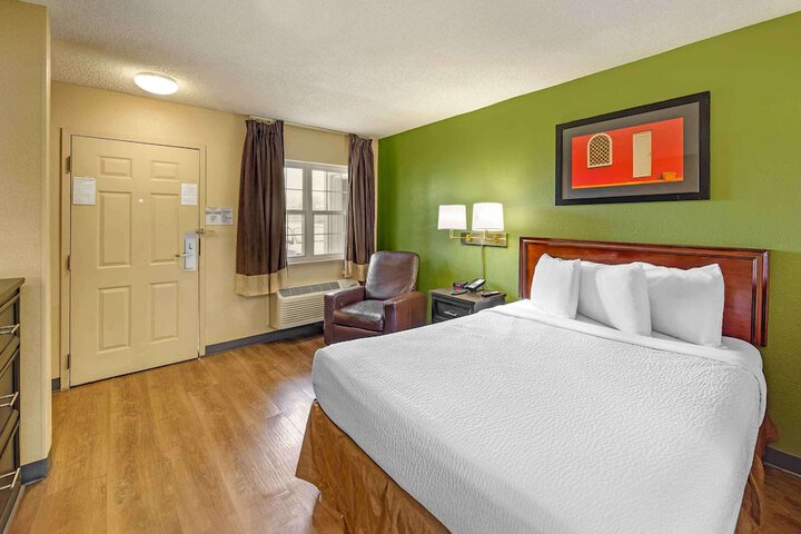 Room 25 of 33