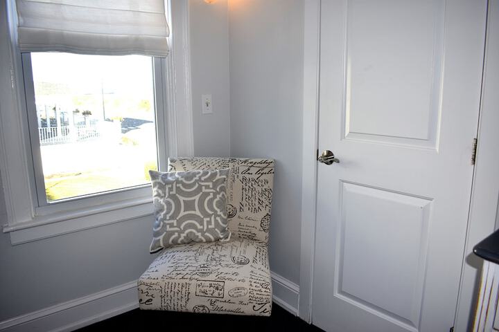 Room 37 of 183