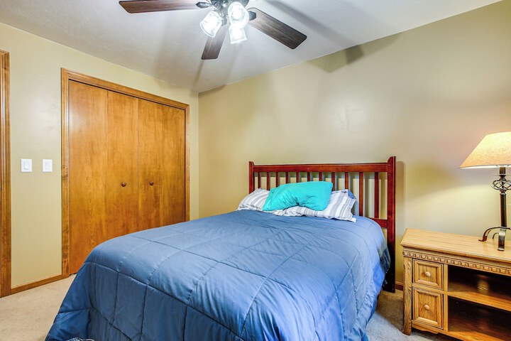 Door County Townhome: Pool Access 1 Mi to Beach!
