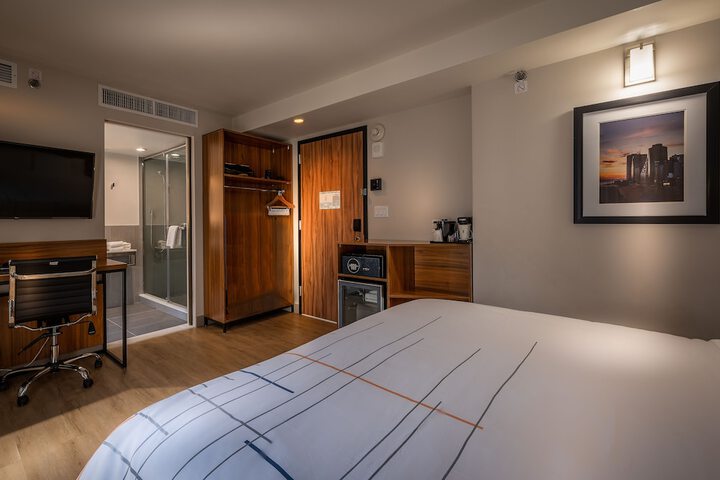Room 10 of 38