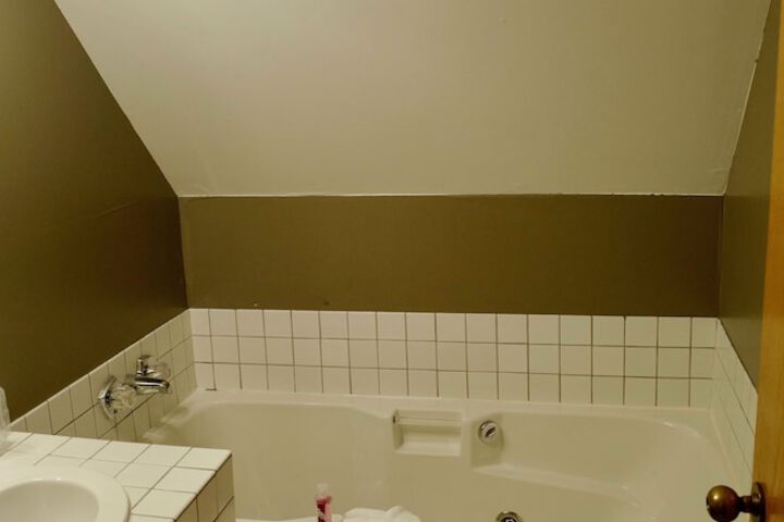 Room 18 of 98