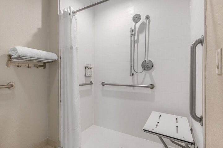 Room 15 of 40