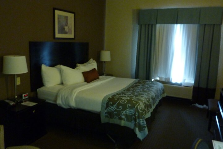 Room 6 of 25